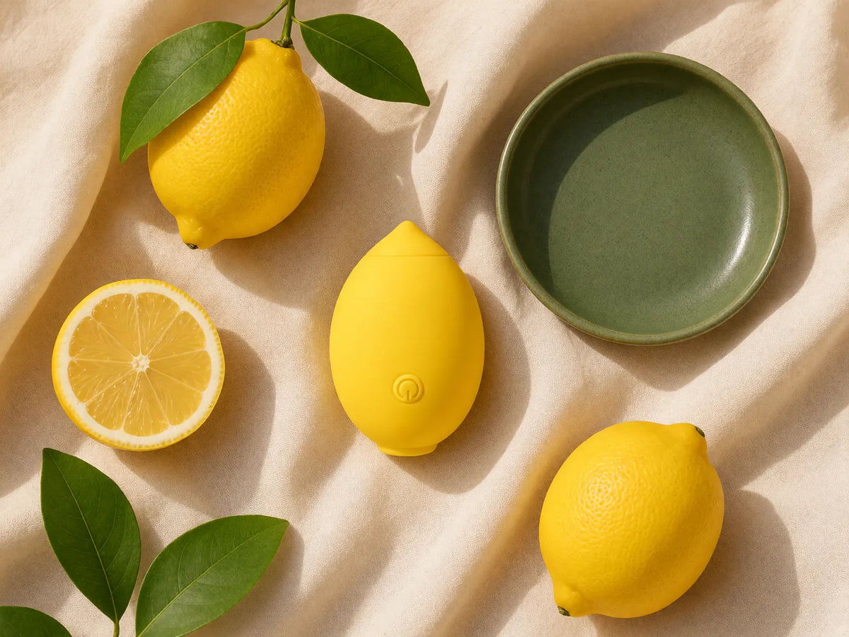 Zest parmi des citrons frais sur du lin Image